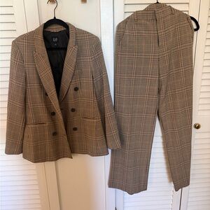 GAP Women’s Tan Plaid Suit Set